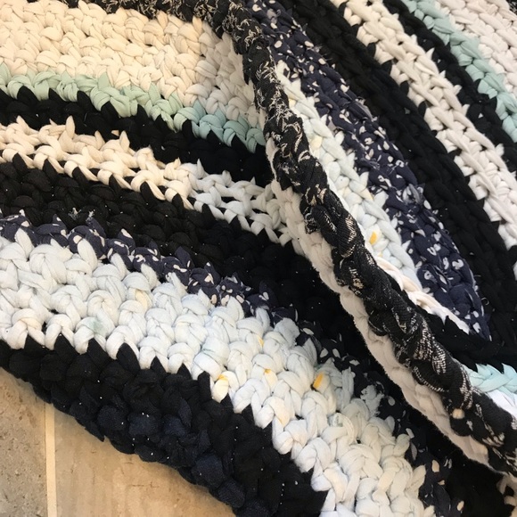 Area rug. NWOT - Picture 4 of 7